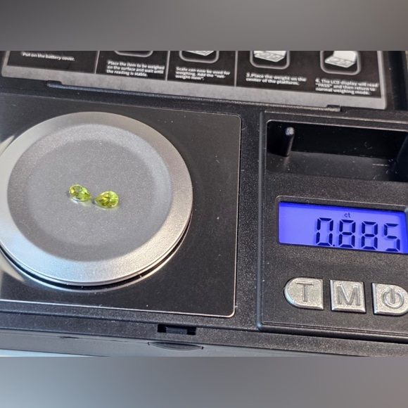 Natural Peridot Pear Gemstones .88 cts - Picture 2 of 2